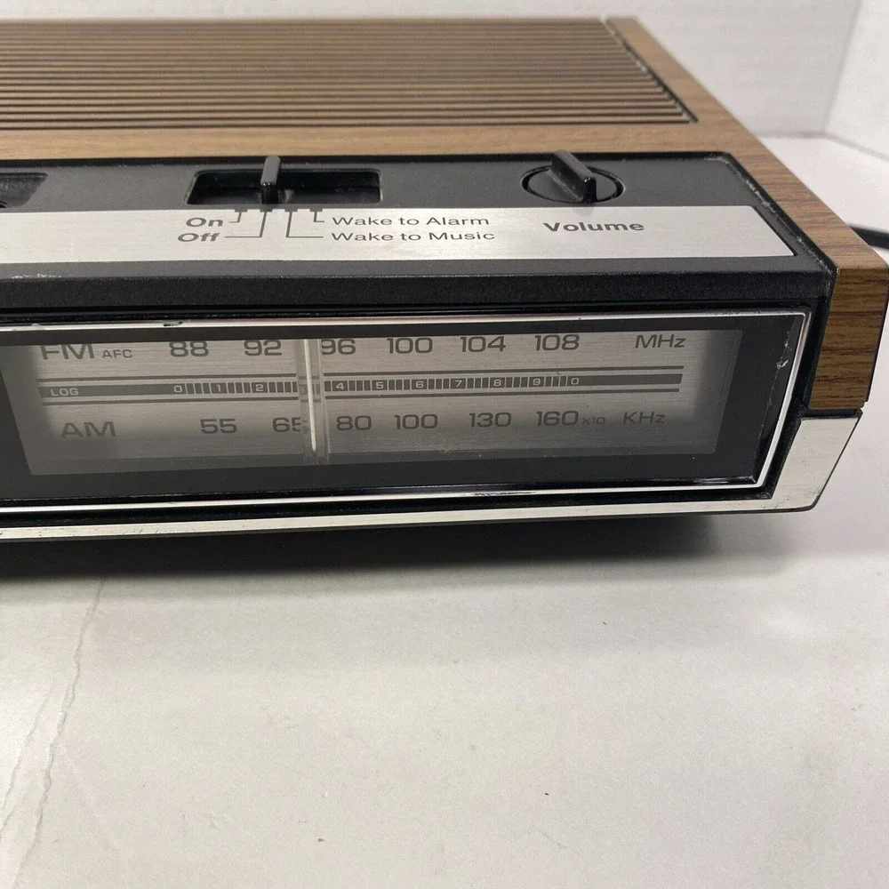 GE 7-4633D Alarm Clock AM FM‎ Radio Battery Backup Wood Grain Works With Crackle